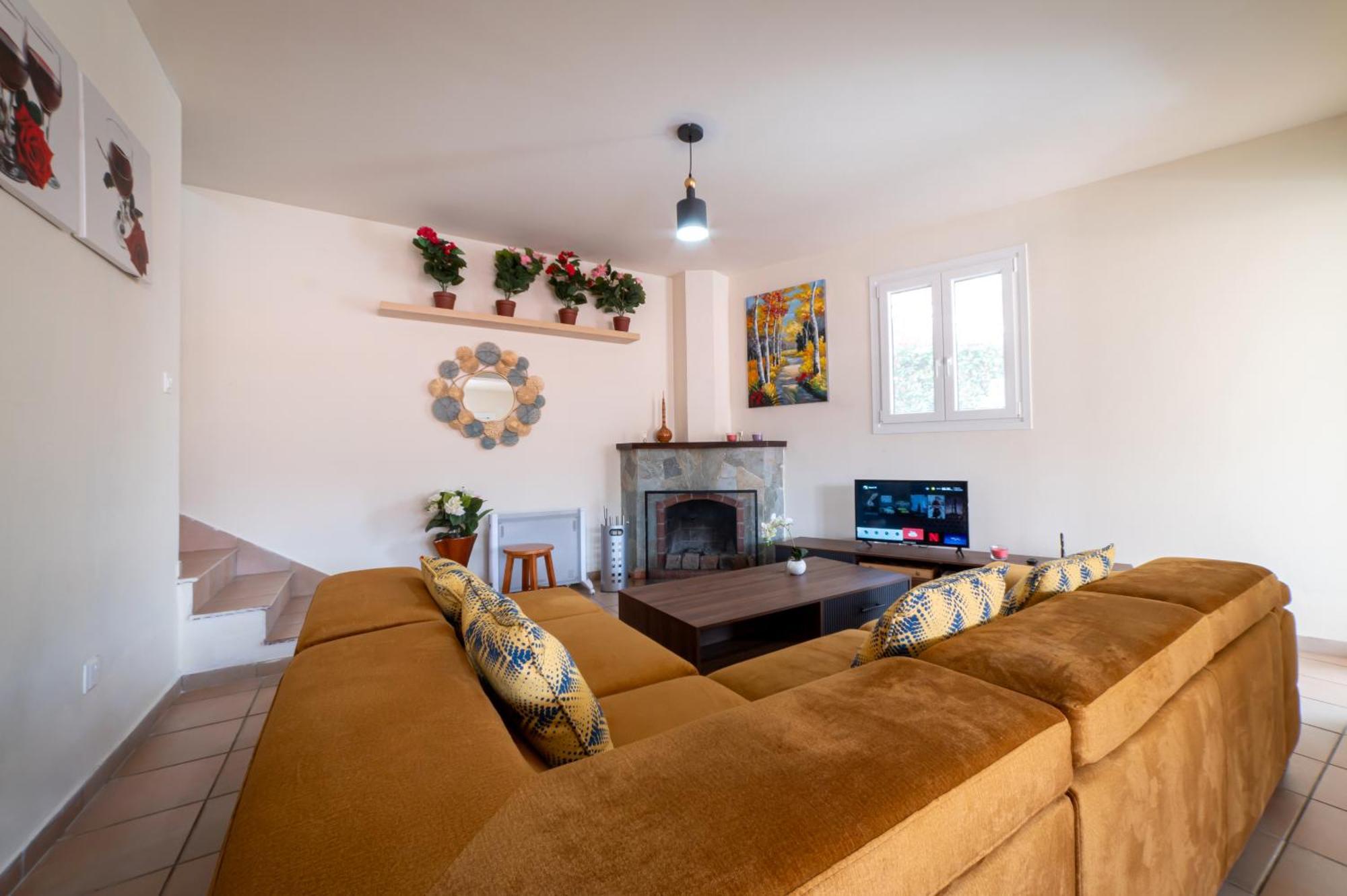Hubstay - Hillside In Holiday home