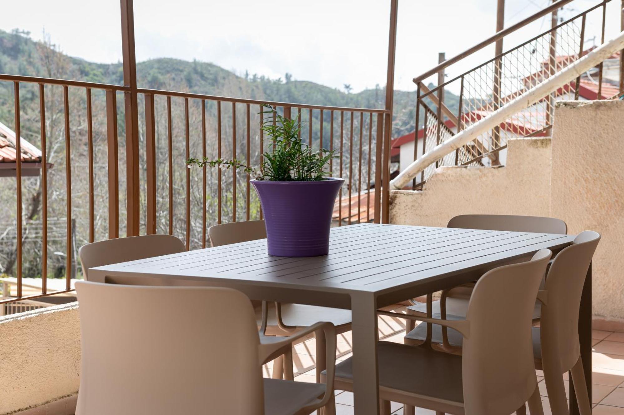 Hubstay - Hillside In *