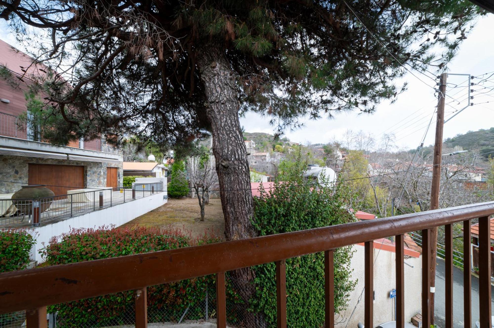 Hubstay - Hillside In